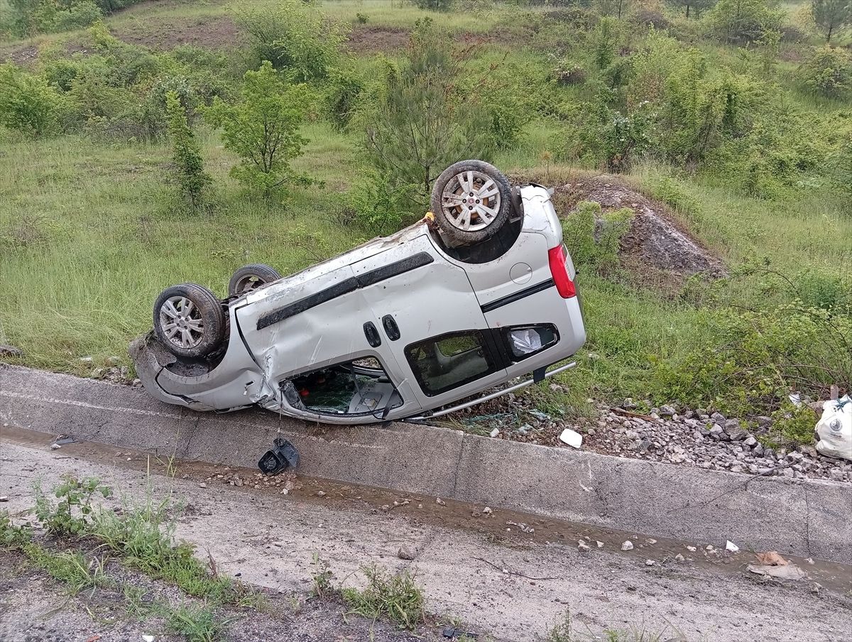 Niksar’da Trafik Kazası: 3 Yaralı