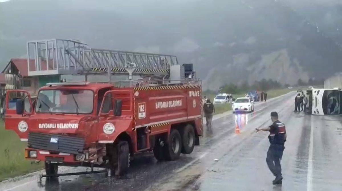 Tokat’ta Midibüs ve İtfaiye Aracı Çarpıştı: 4 Yaralı
