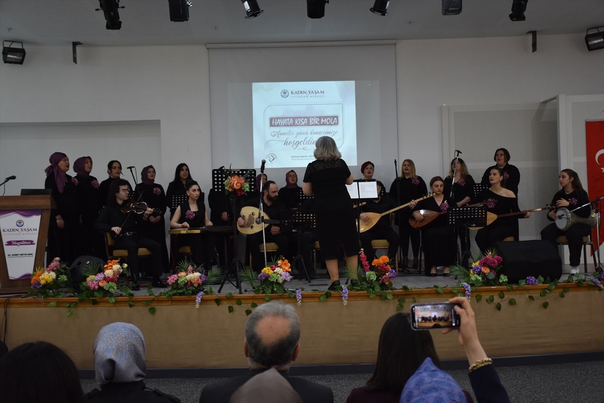 Özel Gereksinimli Anneler Korosu Anneler Günü’nde Sahne Aldı