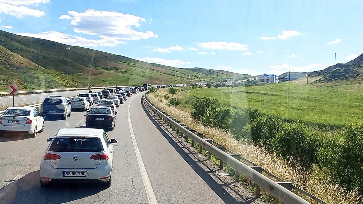 Bayram Dönüşü: Trabzon’da Trafik Çilesi
