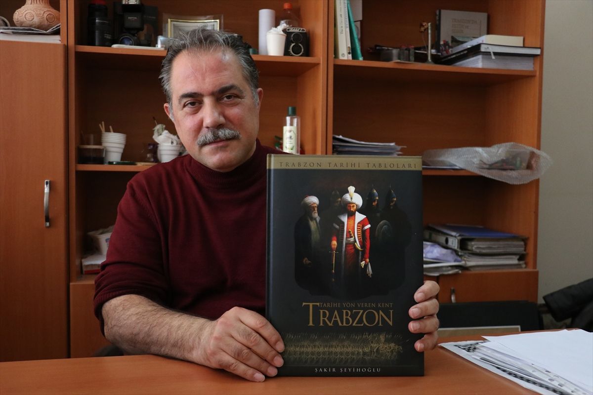 Trabzonlu akademisyen kentin tarihini tuvale yansıtıyor