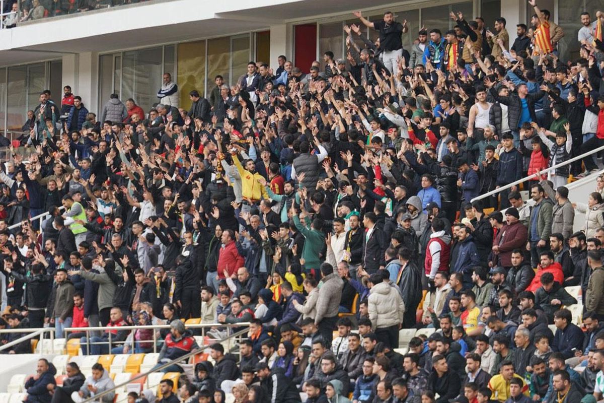 Tüm şehir kenetlendi! 40 otobüs, yüzlerce özel araçla Ankara’ya akın ediyorlar