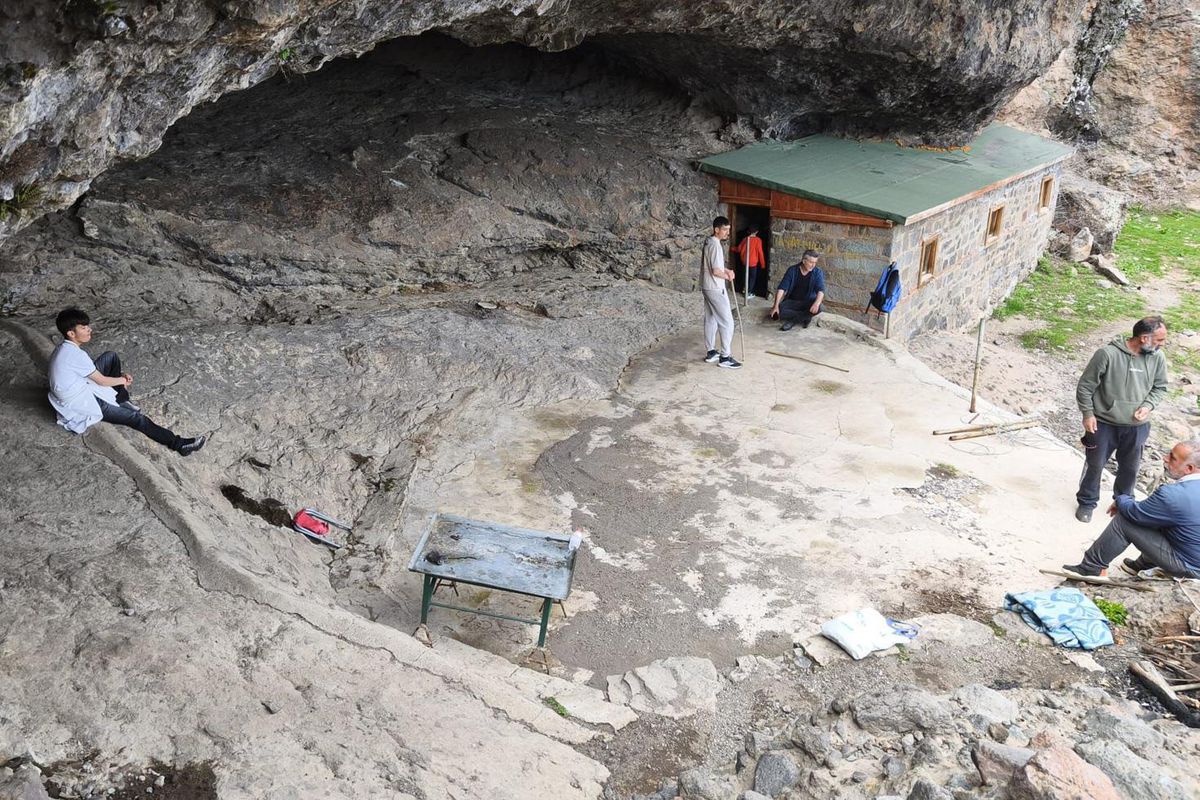 Düzgün Baba Dağı’ndaki kutsal nişaneleri tahrip eden muhtar hakkında soruşturma
