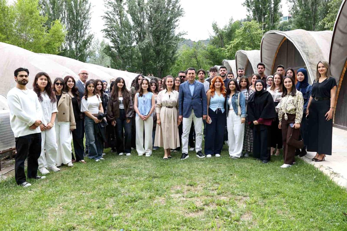 Vali Aygöl’den Öğrencilere Bayram Kahvaltısı