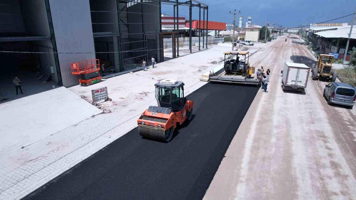 Turgutlu’da 3 bin tonluk asfalt hamlesi