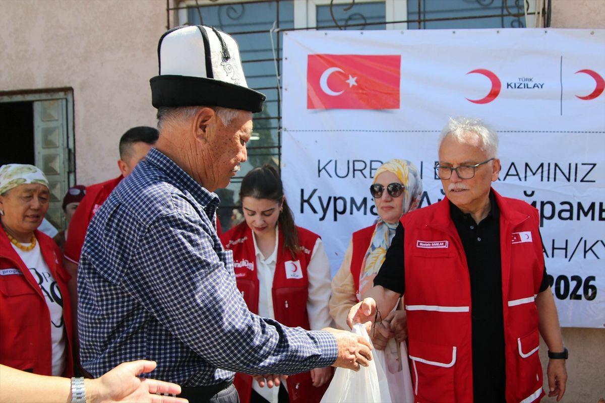 Türk Kızılay Bişkek’te Kurban Dağıttı