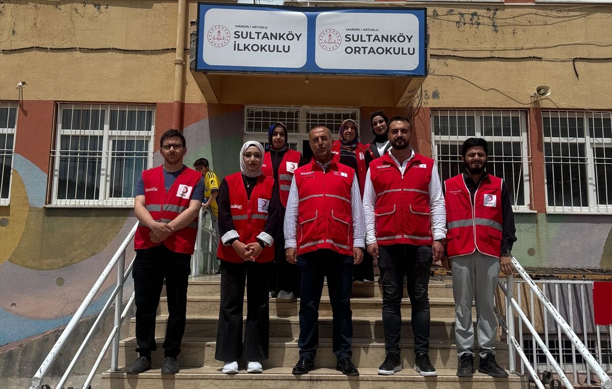 Kızılay’dan 1500 Öğrenciye Kıyafet Desteği