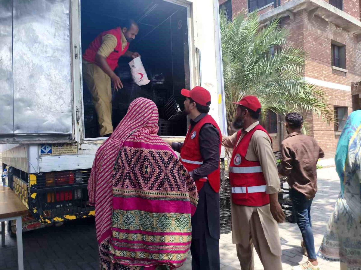 Türk Kızılay’ı Pakistan’da Kurban Dağıtımına Başladı