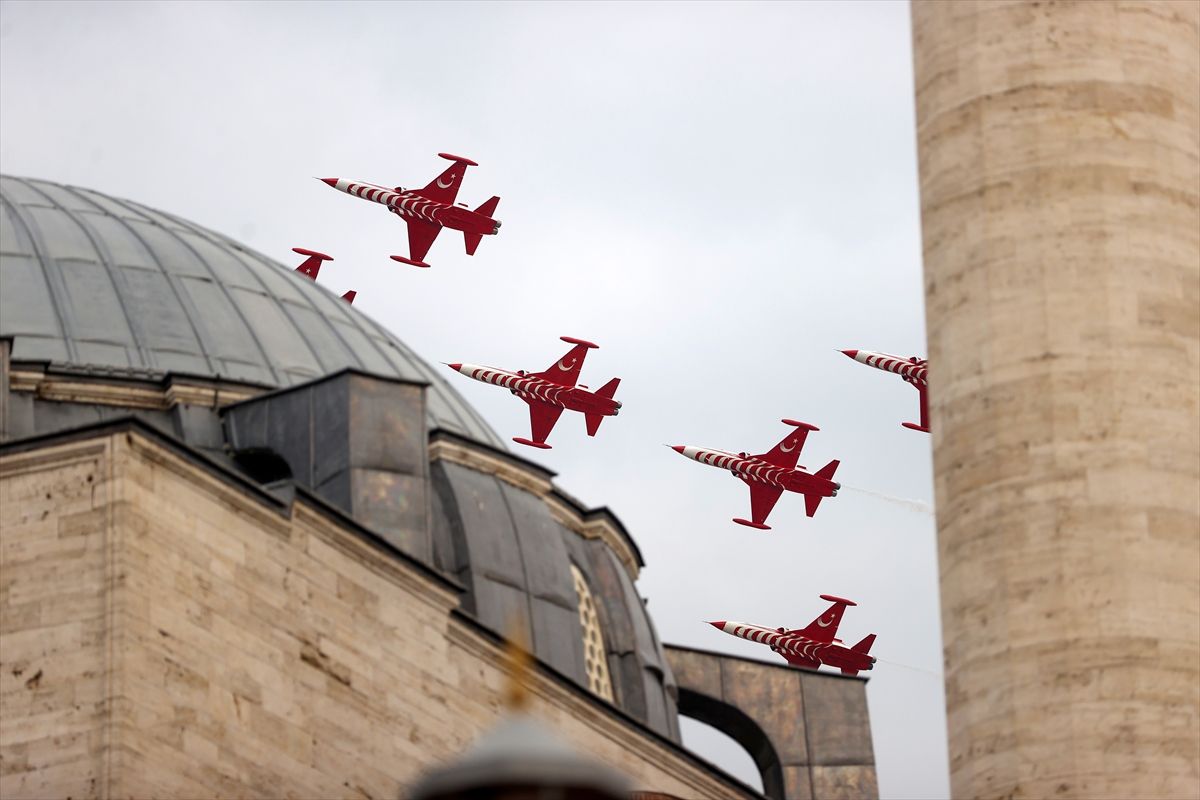 Türk Yıldızları Konya’da Gösteri Uçuşu Yaptı
