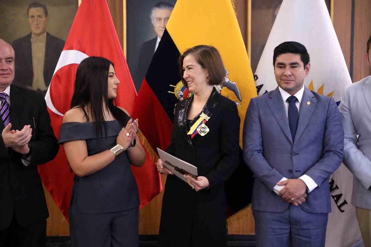 Başak Yalçın’a Ekvador Nişanı
