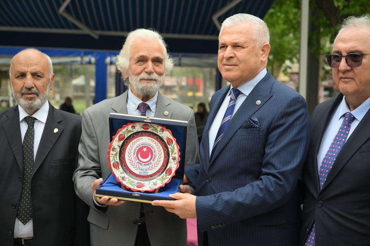 Türkiye Polis Emeklileri Derneği Genel Başkanı Şimşek’ten Yeşilçam emekçisi “Zagor”a plaket
