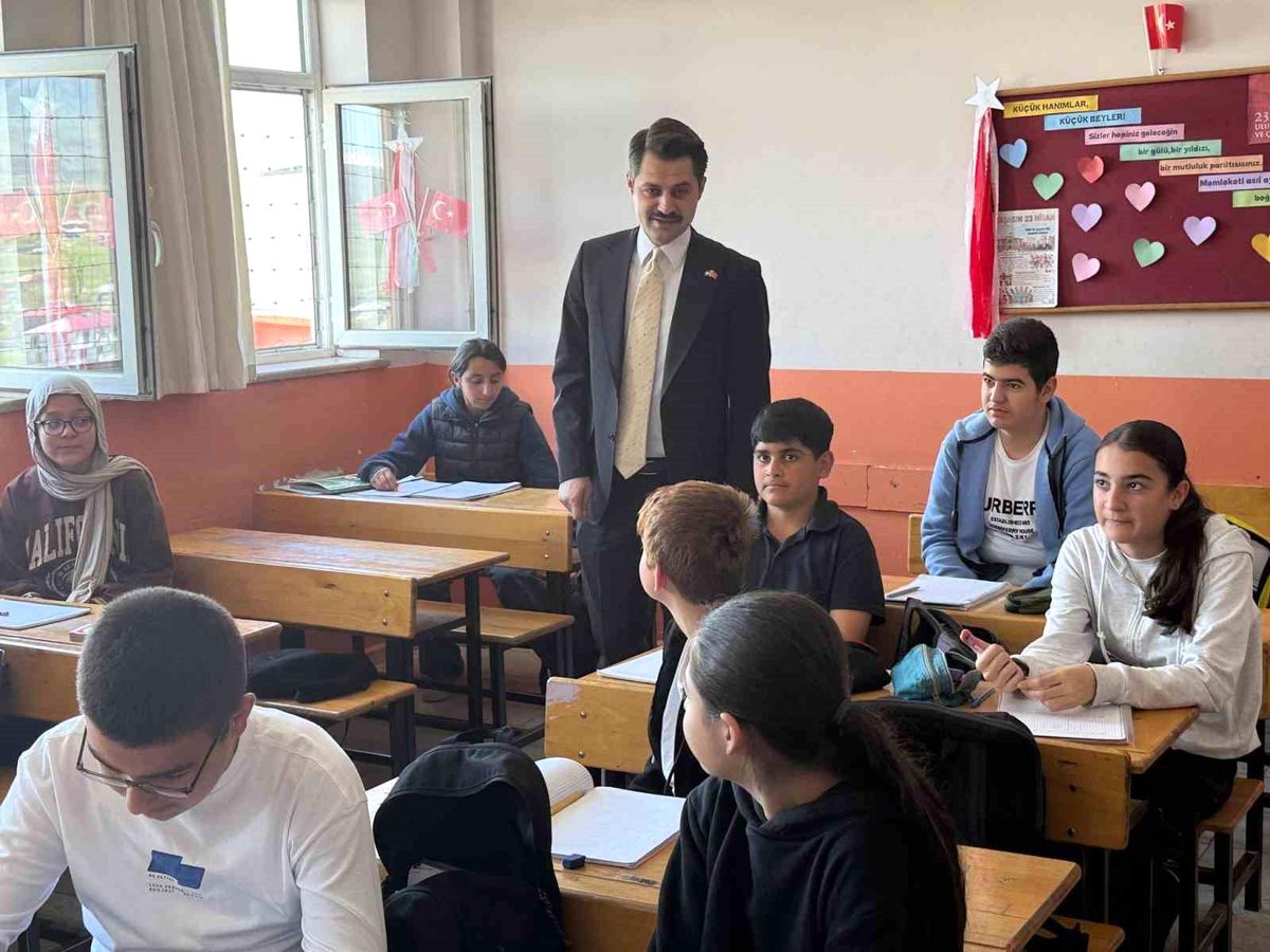 Tuzluca kaymakamı Abdüllatif Yılmaz’dan okul ziyareti