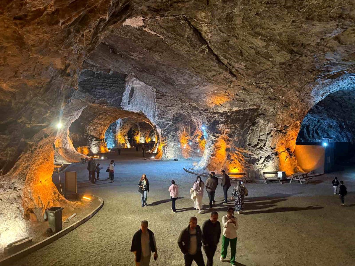 Tuz Mağaraları Bayramda Ziyaretçi Akınına Uğradı