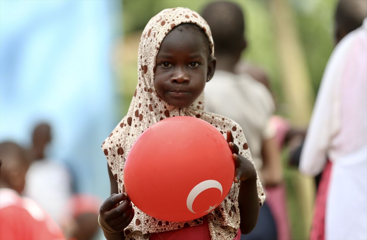 TDV, Uganda’daki Çocukları Sevindiriyor