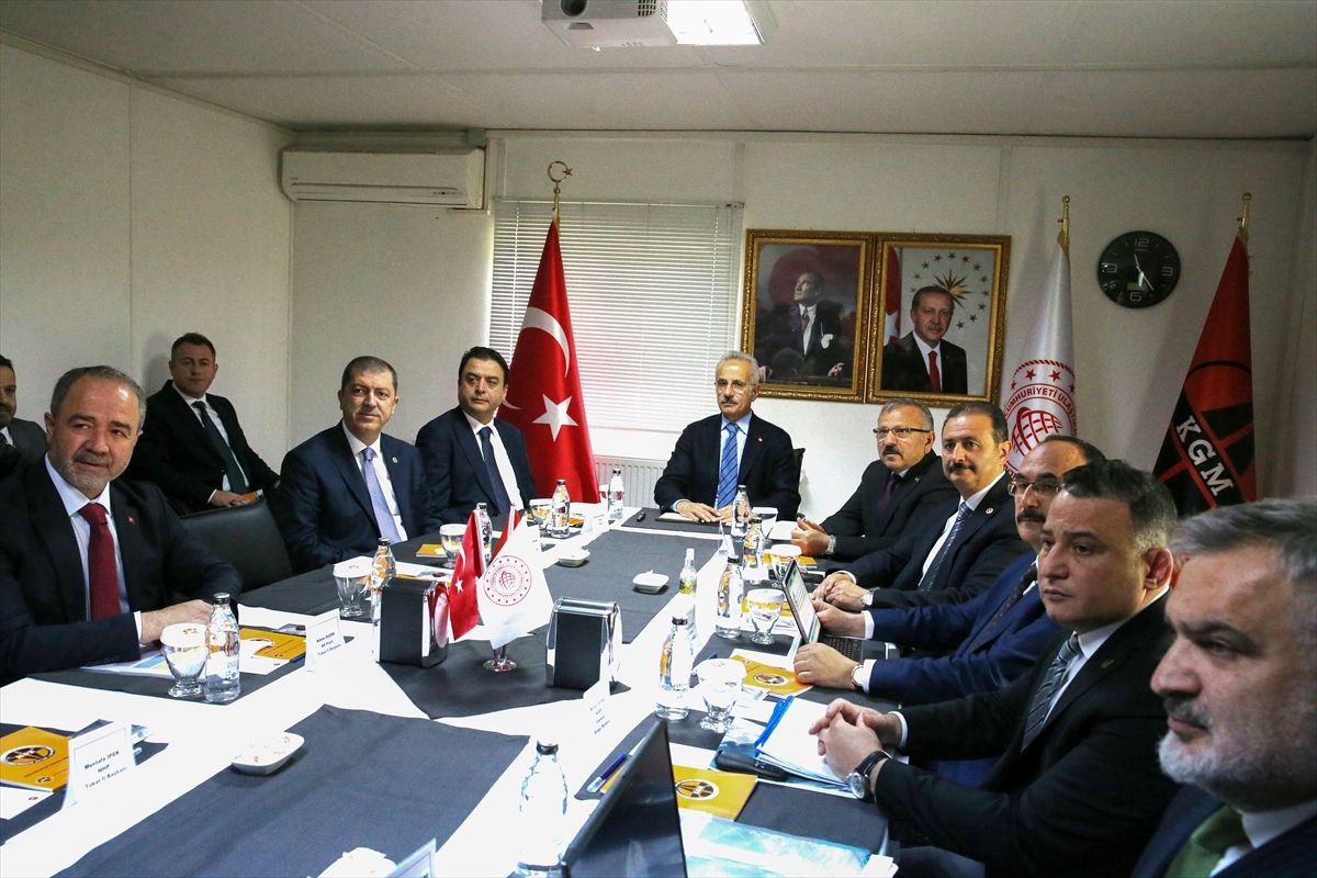 Bakan Uraloğlu: Kara Yolu Yatırımları Ekonomiye Katkı Sağlar