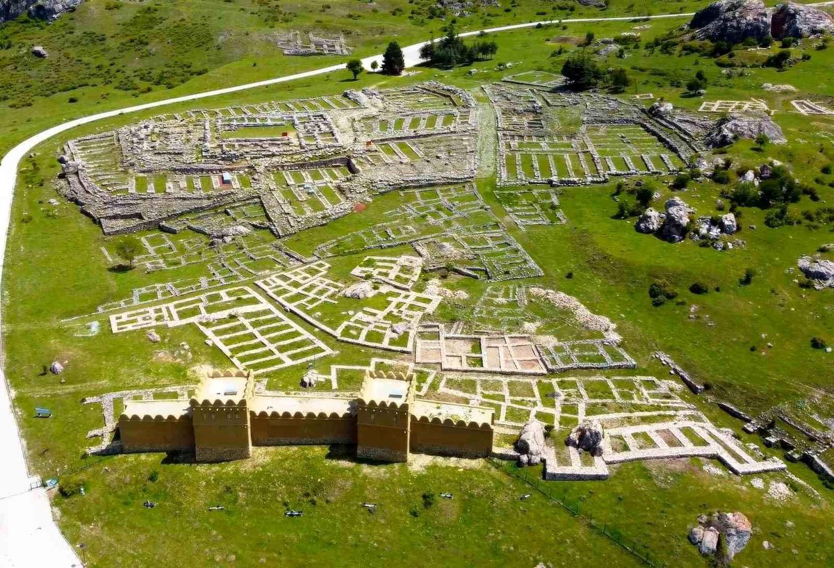 UNESCO mirası Hattuşa’da 7 bin yıllık tarihe yürüyüş: Doğaseverler Hitit Yolu’nda buluştu