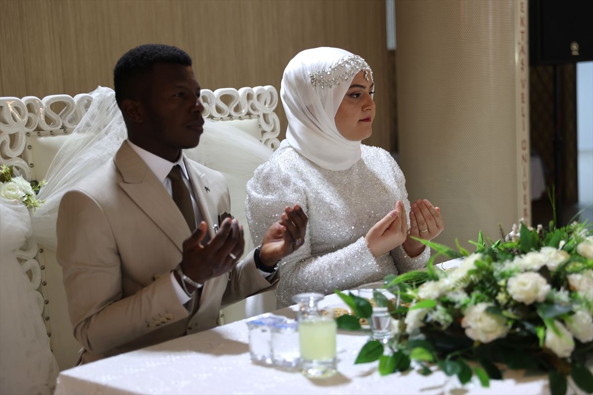 NEVÜ’de Sudanlı Öğrencilerin Düğününe Destek