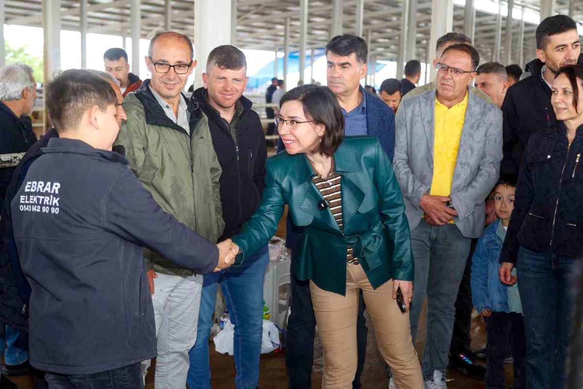 Uşak Belediye Başkan Vekili Özkan’dan hayvan pazarına bayram ziyareti