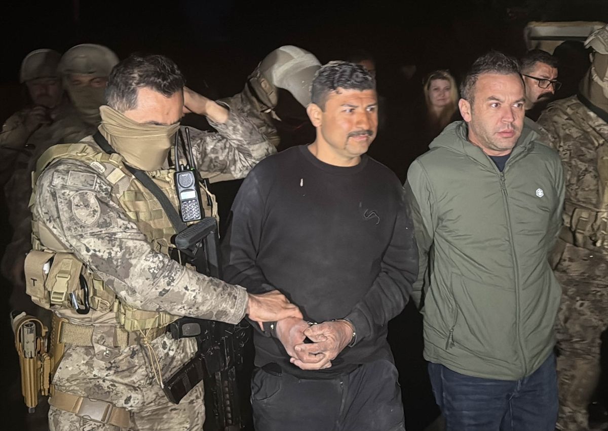 Uşak’ta Aile İçi Şiddet İhbarında Polisler Yaralandı