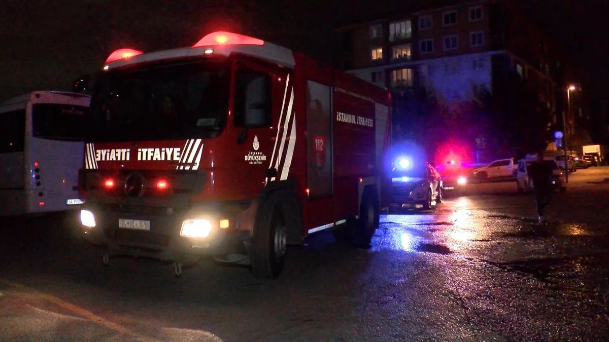 Üsküdar’da Park Halindeki Araçta Yangın