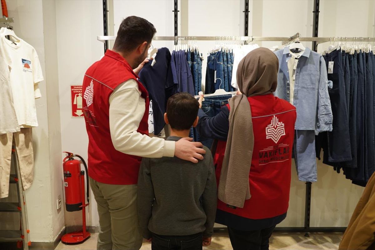 Vakıflar, 28 Bin Yetim Çocuğa Bayramlık Kıyafet Yardımı Sağladı
