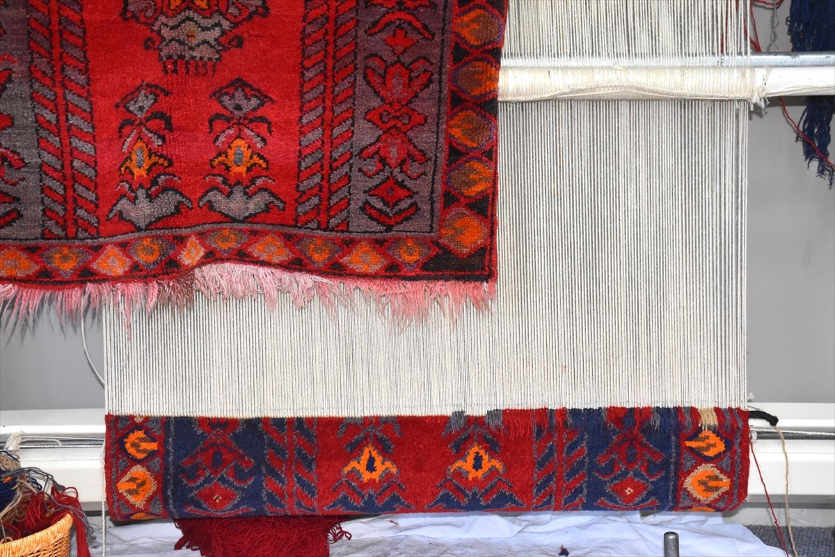 Gelenekten Geleceğe: Van’da Halı ve Seccade Yeniden Hayat Buluyor