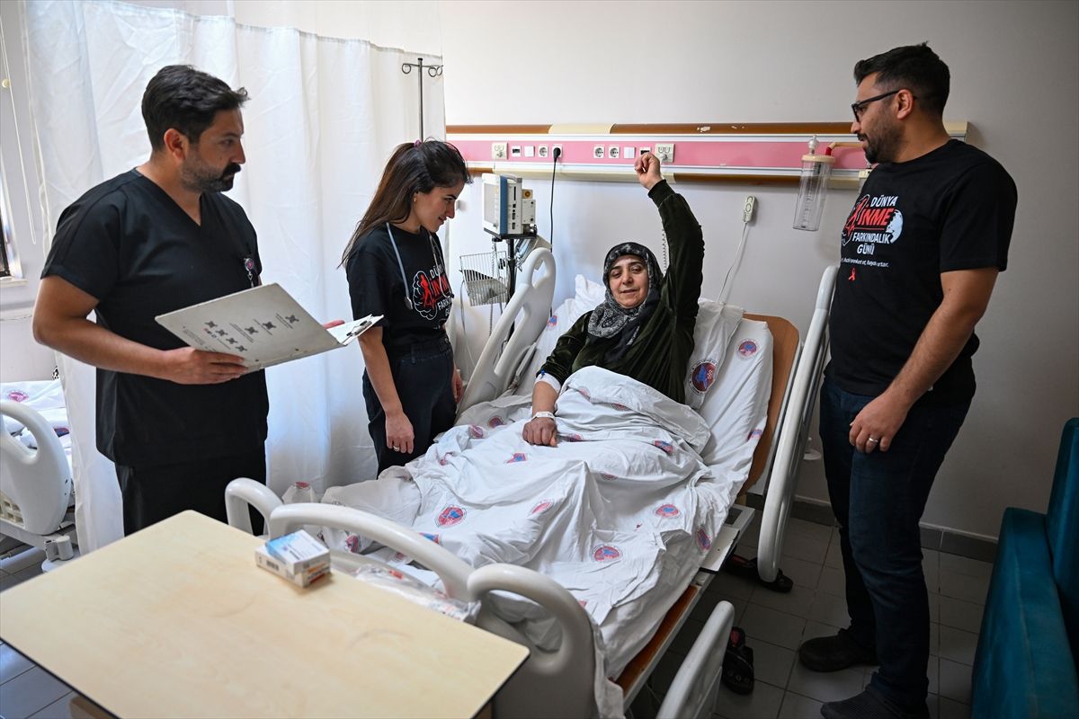 YYÜ’de İnme Farkındalığı İçin Tişörtler