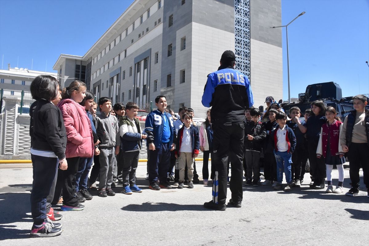 Van’da Öğrencilere Emniyet Eğitimi