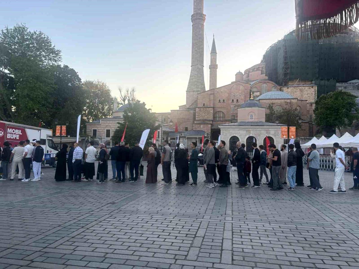 Ayasofya’da Bayram Namazı Yoğunluğu