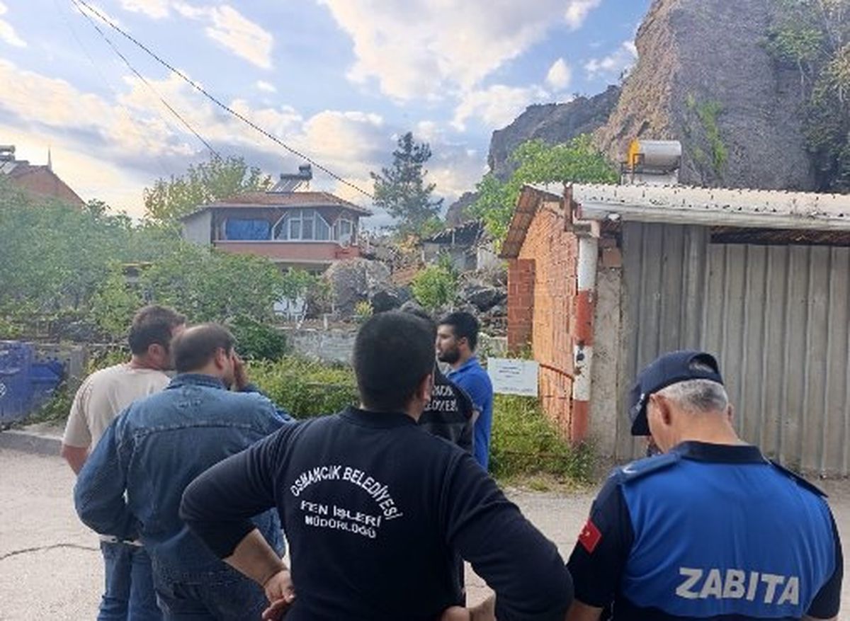 Osmancık’ta Kaya Düşmesi: İki Ev Zarar Gördü