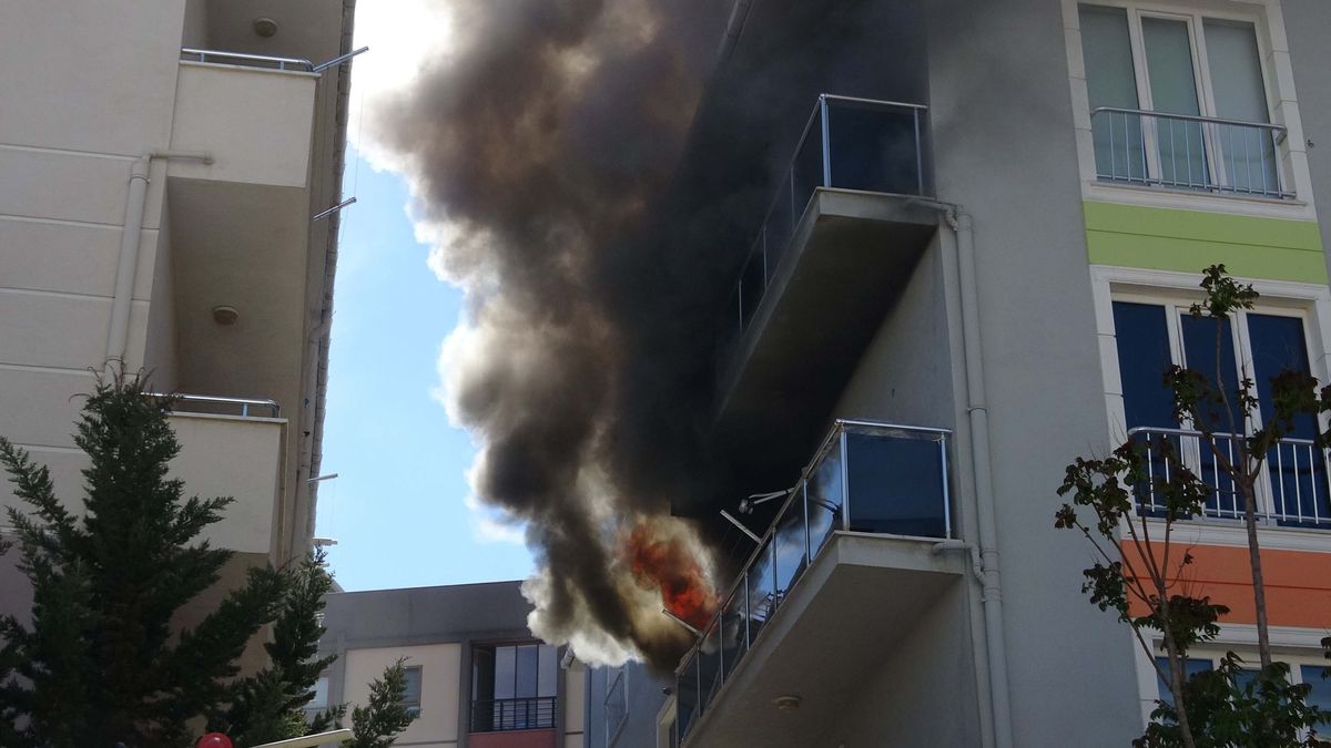 Çanakkale’de Apartman Yangını: Kadın Kurtarıldı