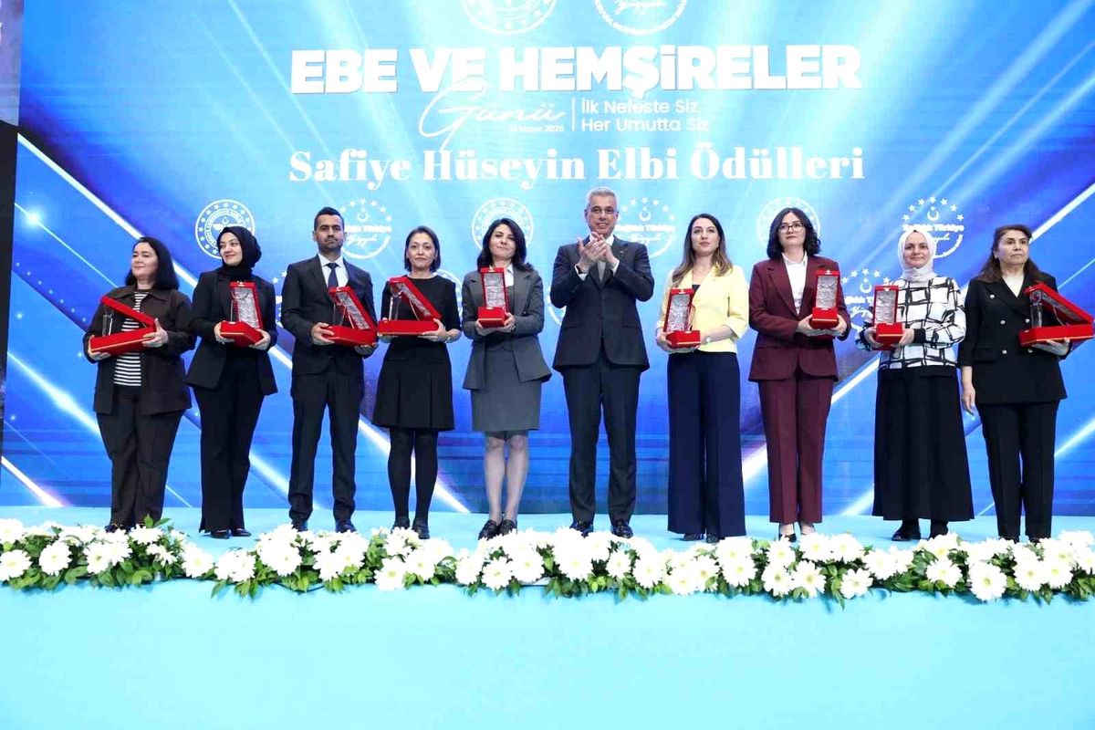 Yılın Hemşiresi Ödülü Ayşe Tekedereli’ye