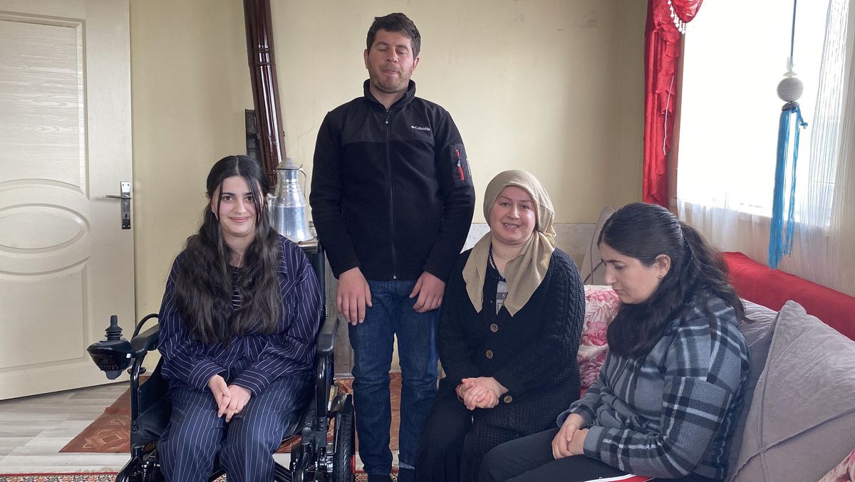 Kardeşlere Akülü Araç Hediye Edildi