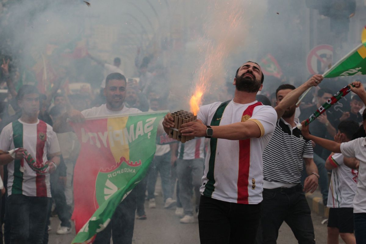 Yorgun mermi isabet etti! Diyarbakır’daki şampiyonluk kutlamalarında 2 yaralı