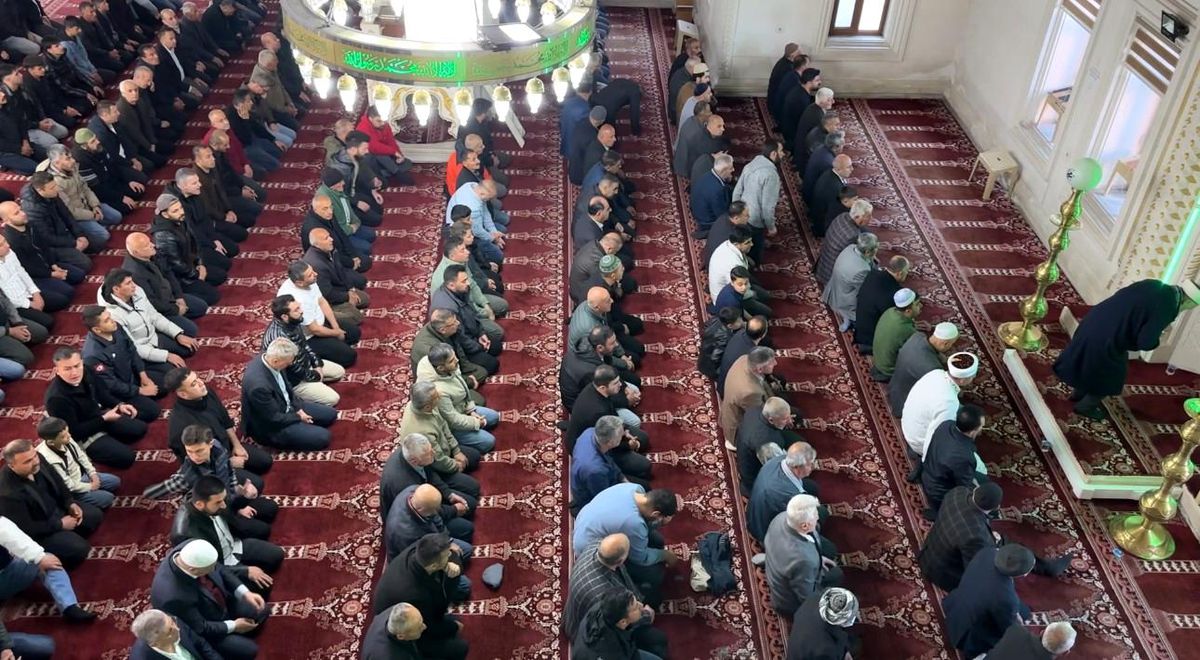 Yüksekova’da Bayram Namazı Yoğun İlgiyle Kılındı