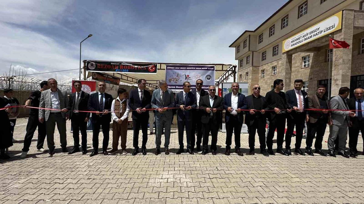 Yüksekova’da TÜBİTAK Bilim Fuarı Açıldı