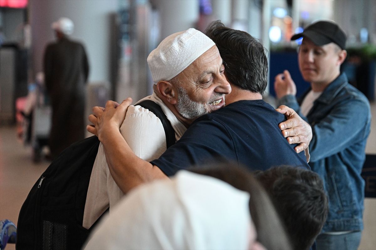 Hacılar İstanbul’da Duygusal Karşılamayla Döndü