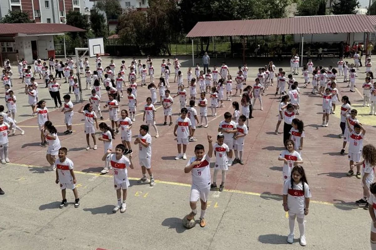 Yüzlerce öğrenciden Arda Güler’e “10 numara” davet