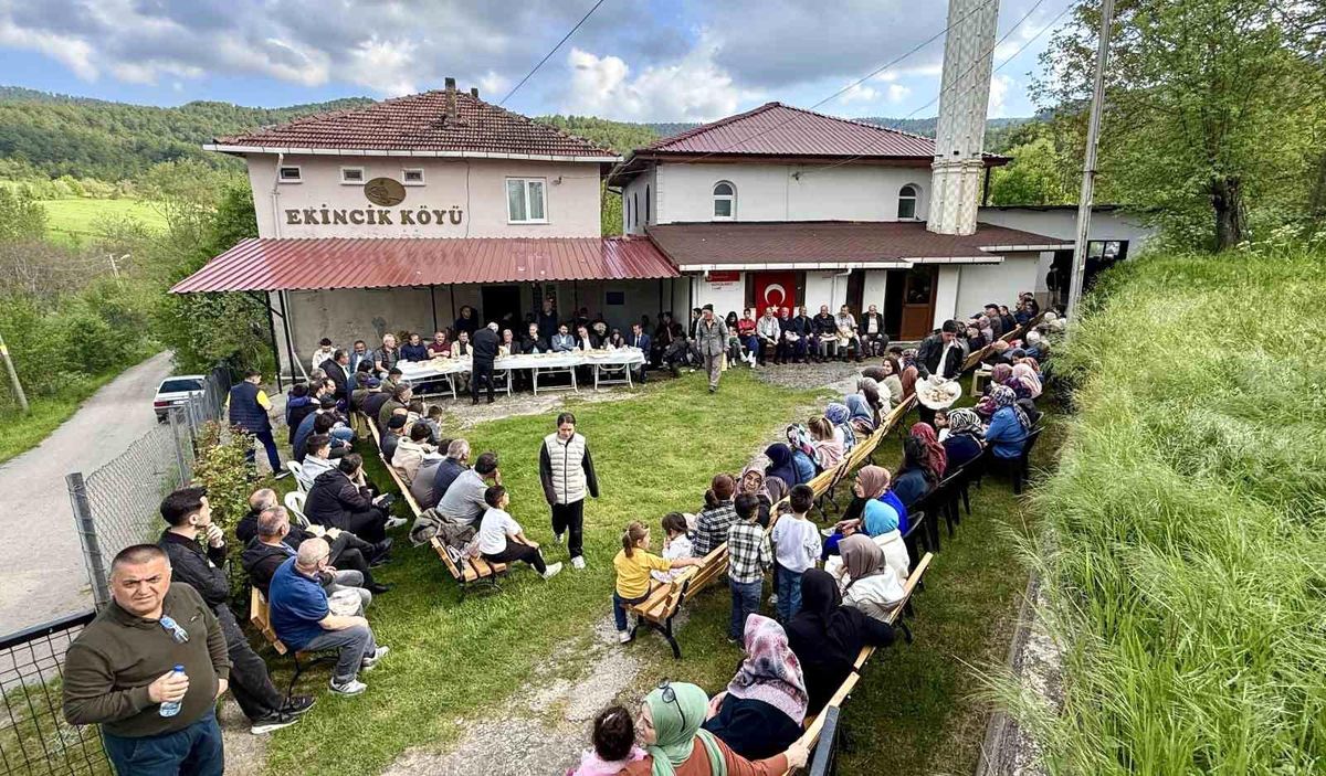 Yüzlerce yıllık bayram geleneği “ziyrat” Ekincik köyünde yaşatılıyor