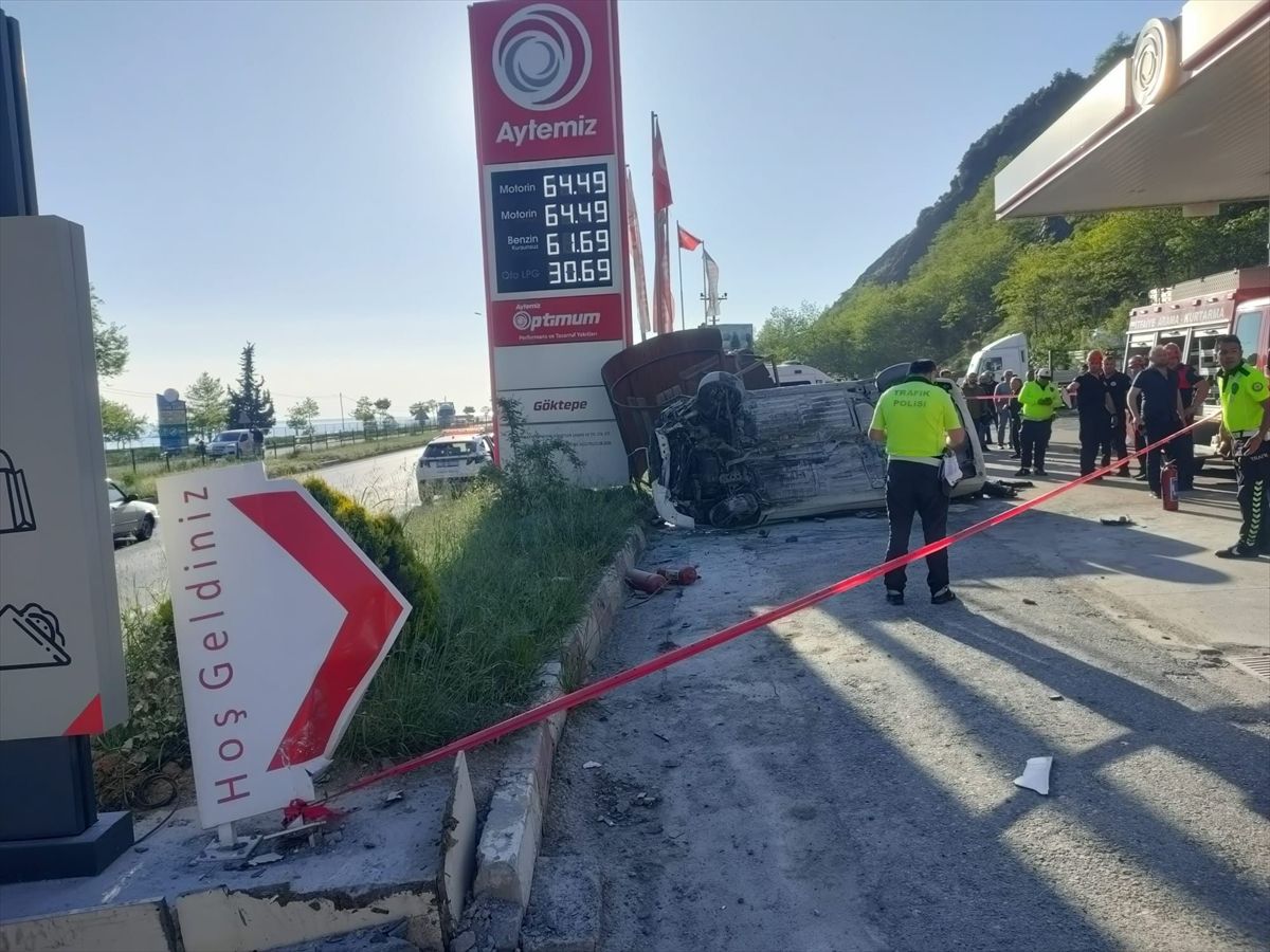 Zonguldak’ta Takla atan Araç 6 Kişiyi Yaraladı