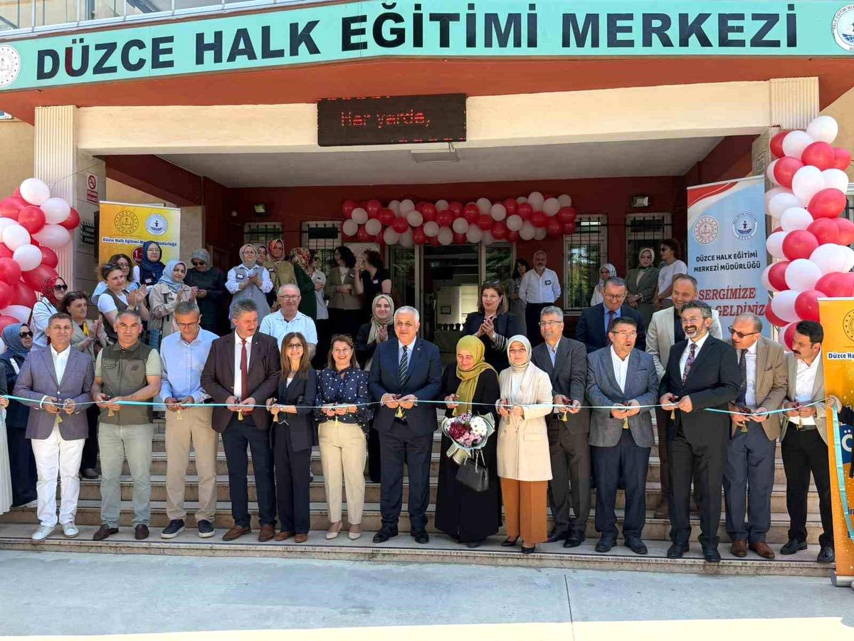 Düzce’de Yıl Sonu Sergisi Açıldı