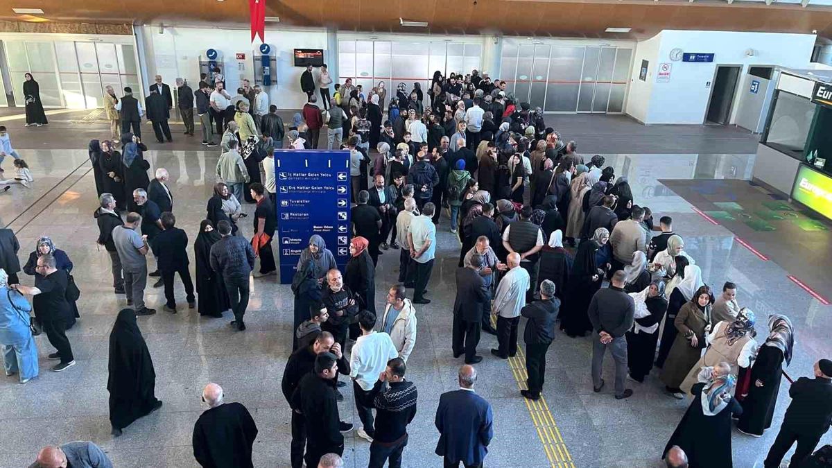 İlk Erzincan Hacı Kafilesi Yurda Döndü