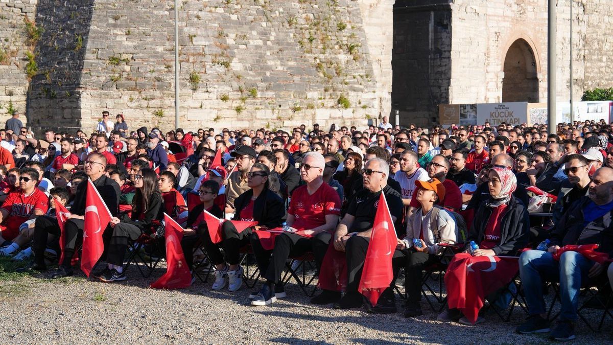 Yedikule Hisarı’nda A Milli Maçı Keyfi