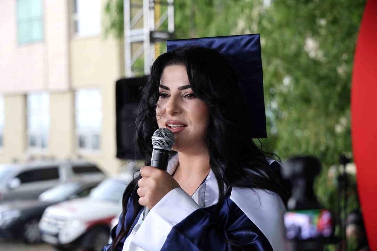 Açık Lise Mezunu Emine Güneş, Üniversiteyi Birinci Tamamladı