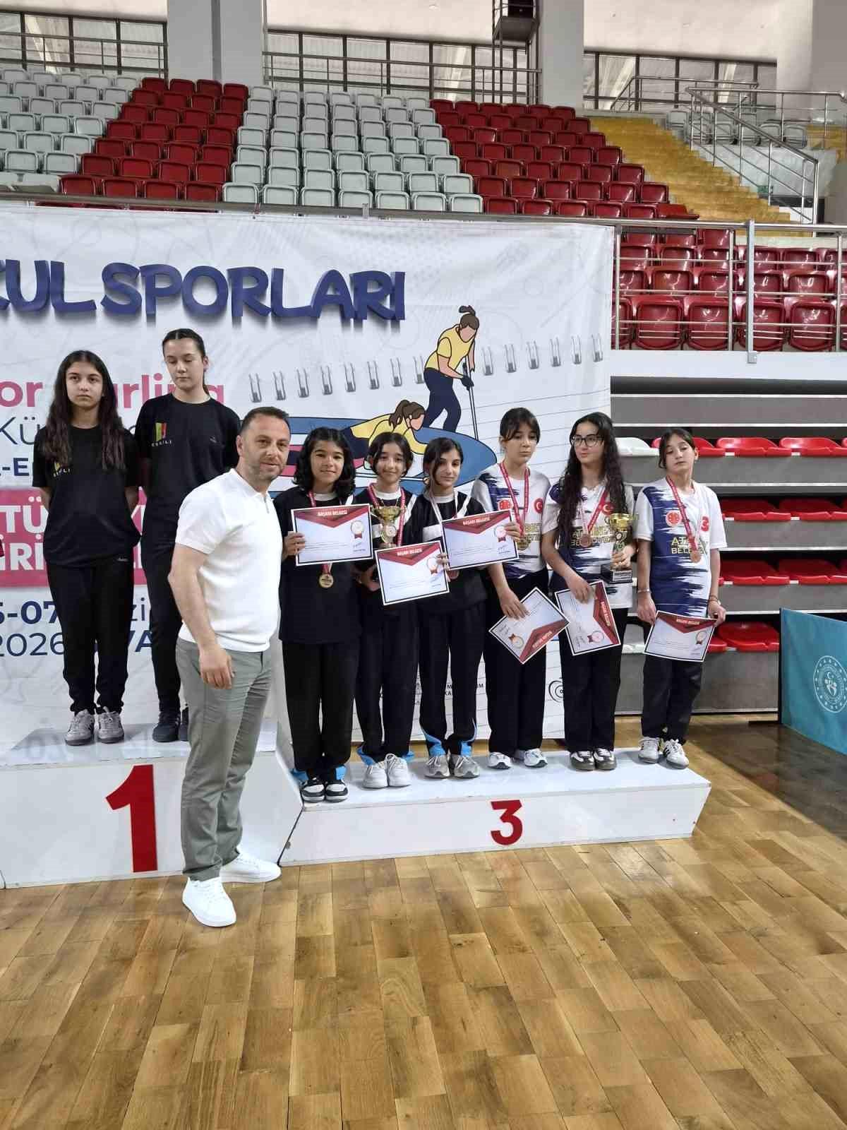 Yunus Emre Ortaokulu’ndan Türkiye 3.lüğü