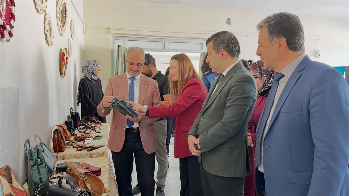 Ağın’da Yıl Sonu Sergisi Açıldı