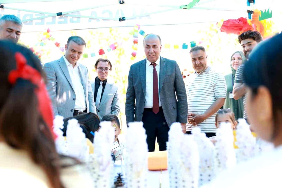 Alaca’da “Ailemle Eğitim Yolculuğu” şenliği renkli karelere sahne oldu