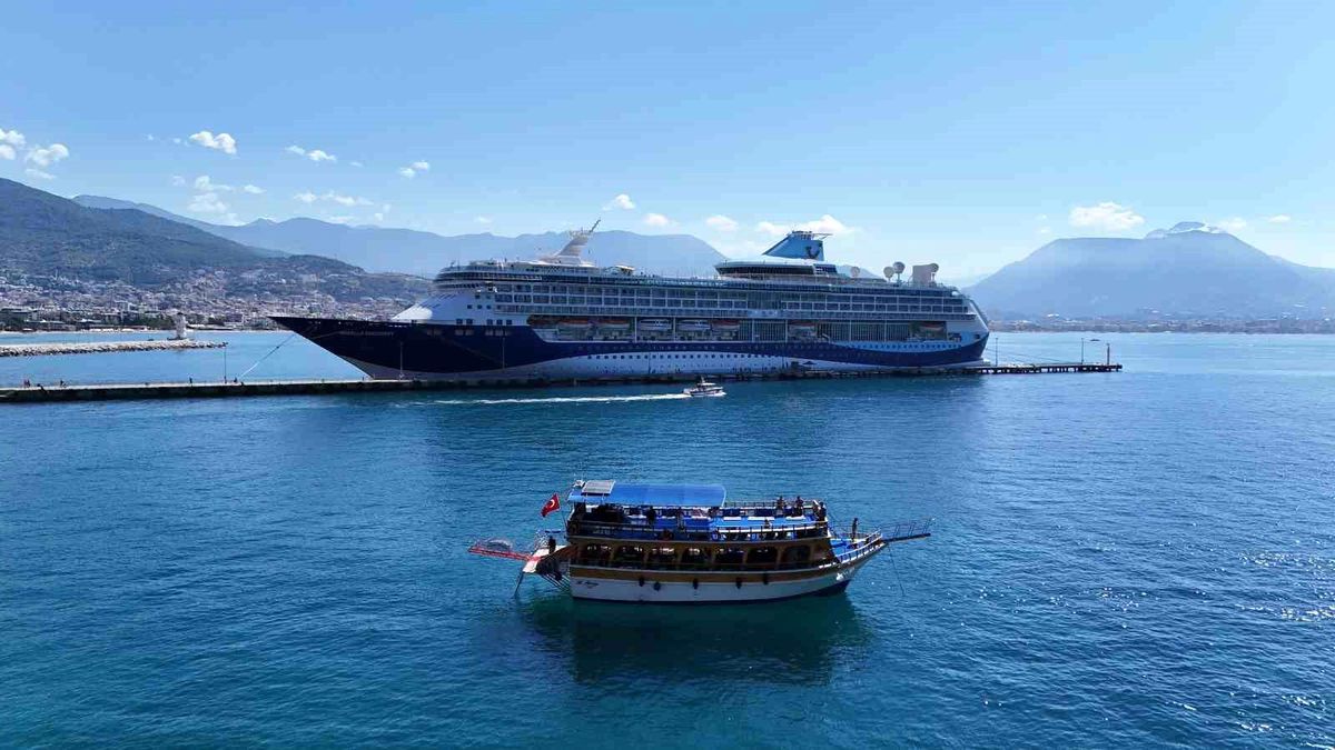 Alanya’ya Lüks Kruvaziyerle 1770 Turist Geldi