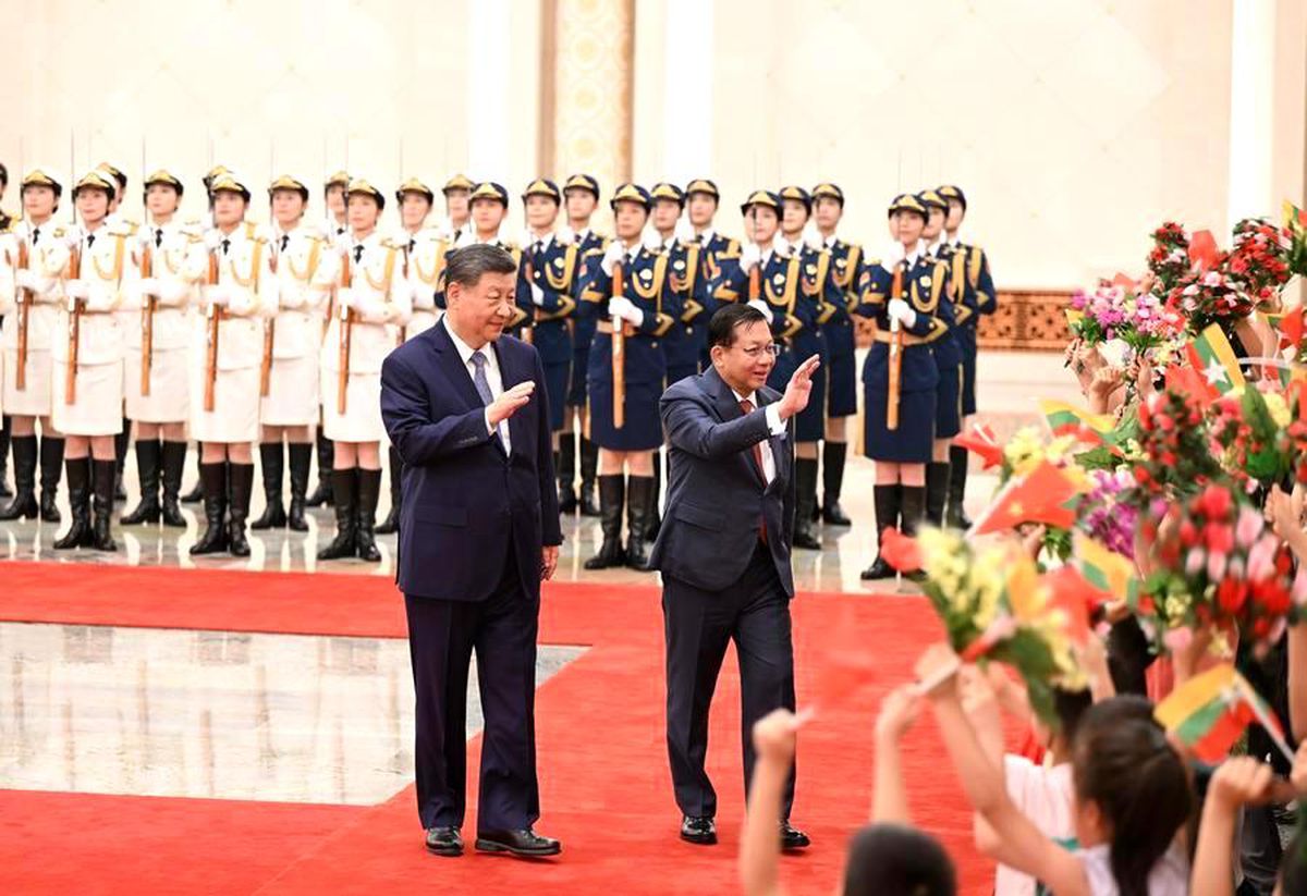 Xi Jinping, Myanmar Devlet Başkanı ile Görüştü