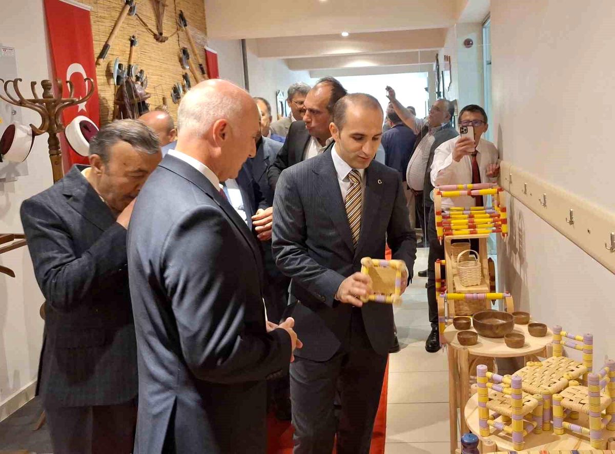 aldıkları eğitimin ardından yaptıkları el emeği ürünler görücüye çıktı